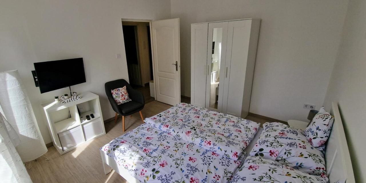 Апартаменты Cili Apartman Эгер Экстерьер фото
