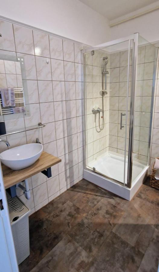Апартаменты Cili Apartman Эгер Экстерьер фото